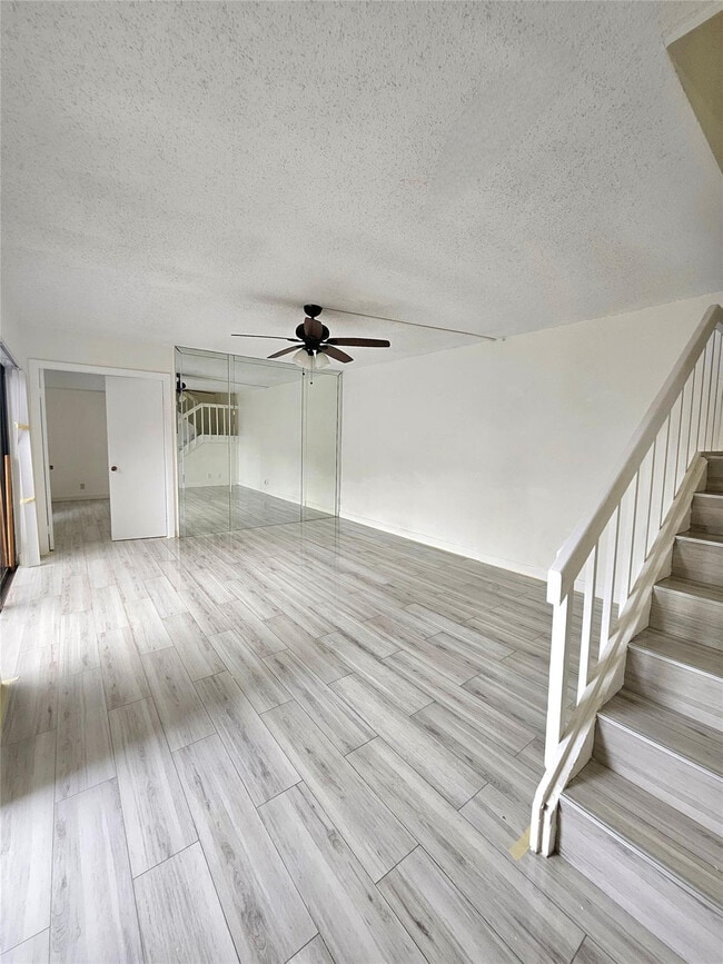 Photo - 912 Springdale Cir