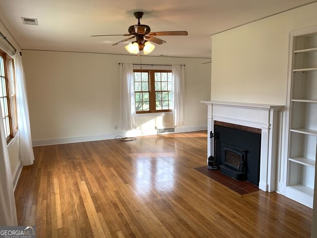 Photo - 155 Windsor Ct