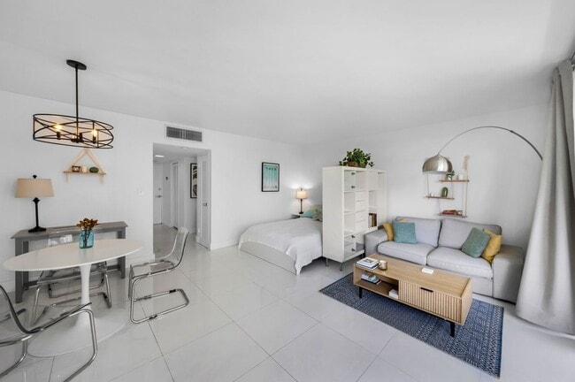 Photo - 1000 West Ave