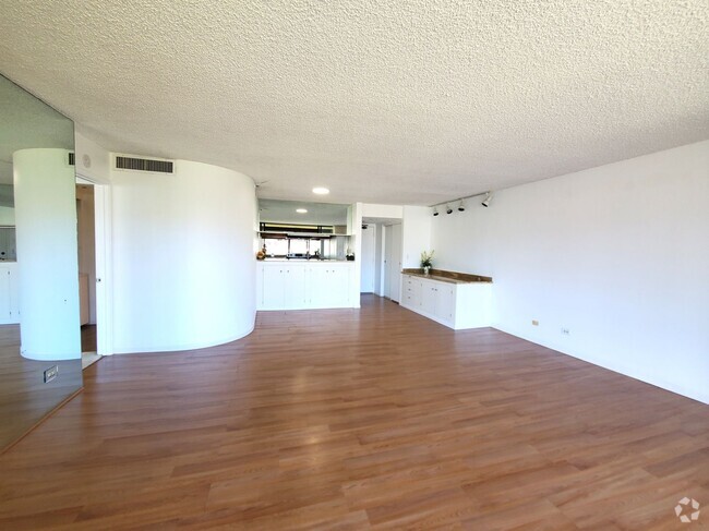 Building Photo - 1 bed, 1bath, 1 parking in Great Location! Unit 504 Rental