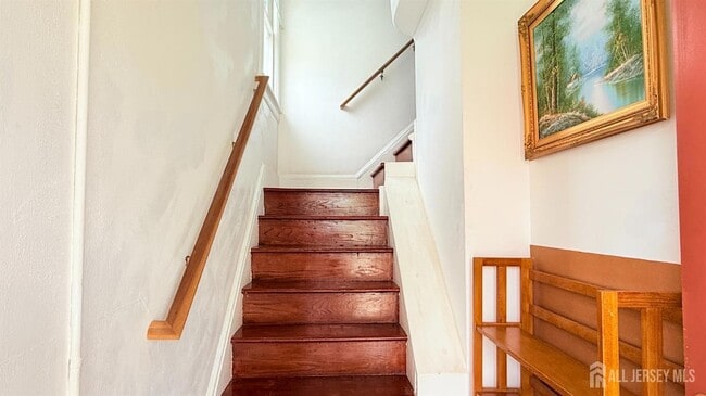 Photo - 104 Thompson St