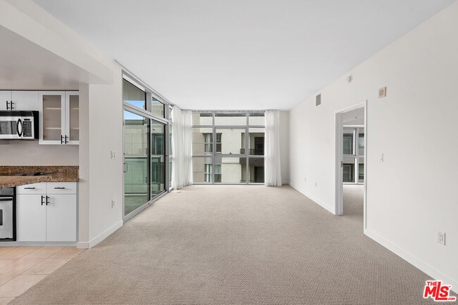 Photo - 13700 Marina Pointe Dr Unidad 517