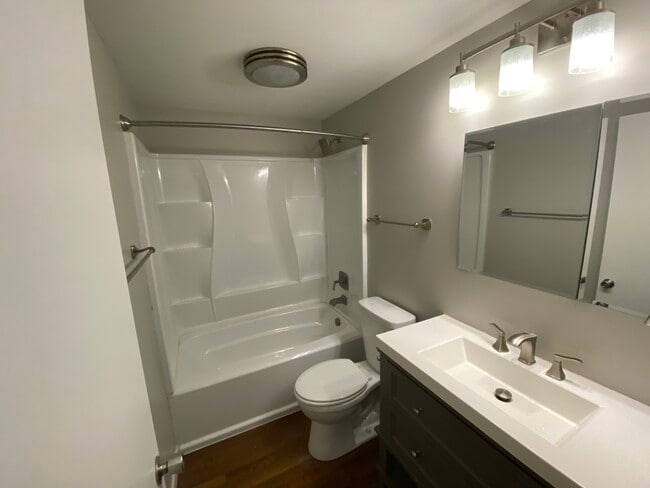 full bath/main - 6517 Lake O Springs Ave NW Unit 6517