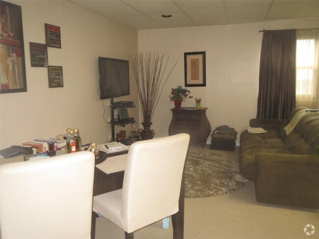 Building Photo - 321 Willis Ave Unit 2 FL APT A
