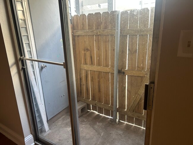 Building Photo - 4218 Hessmer Ave Unit 116