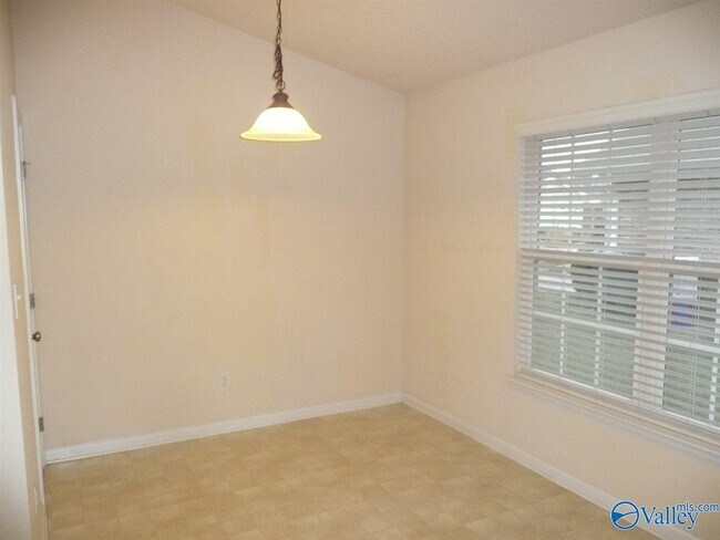 Photo - 105 Zeona Ct SW