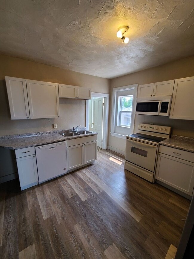 Photo - 100 N Lake Ave Apartment Unit Upper B