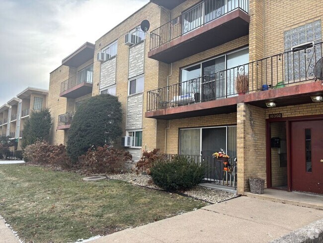 Building Photo - 10302 S Komensky Ave Unit 7 Rental