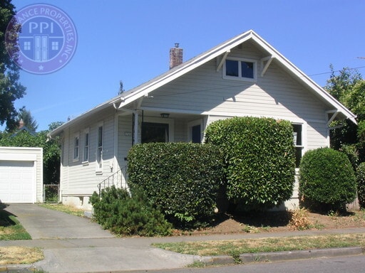 Building Photo - 1904 Hawthorne Charmer!!