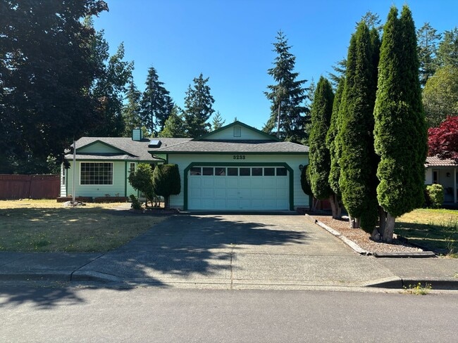 3233 Jeri Dr NE