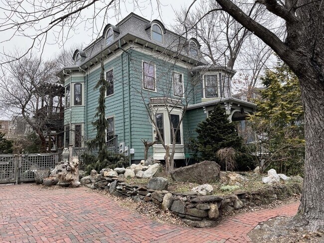 Building Photo - 19 Chester St Unit #3