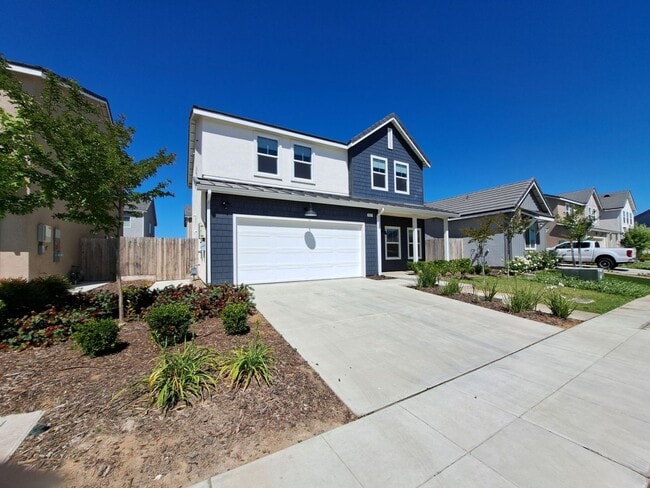 911 Blue Oak Lane W