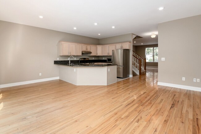 Photo - 1087 Michigan Ave