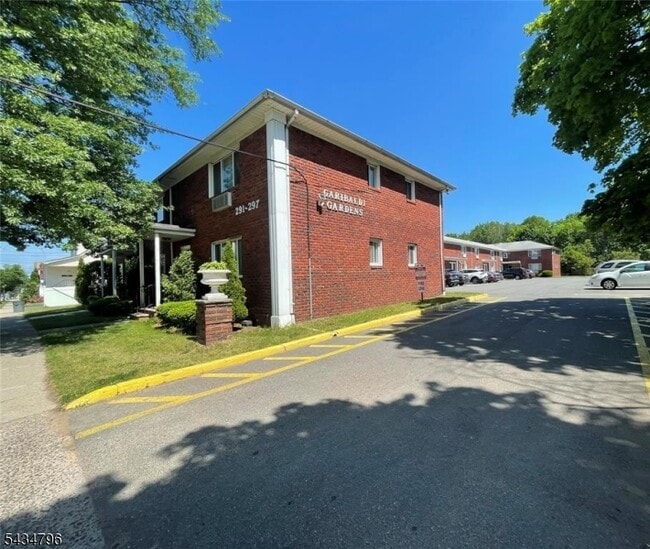 Building Photo - 291 Garibaldi Ave