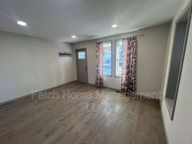 Photo - 34 N Lee St