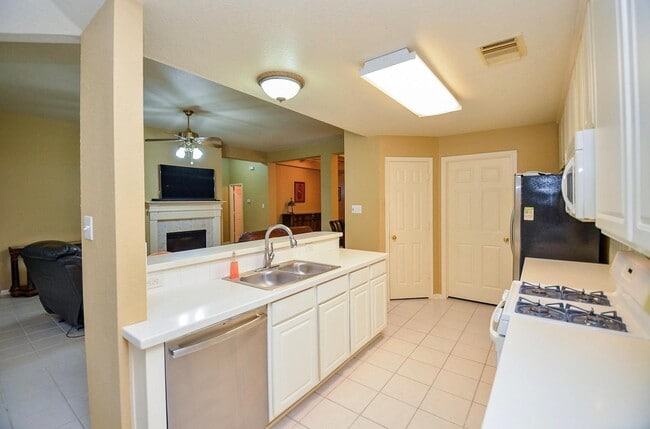 Building Photo - 4606 Russett Ln