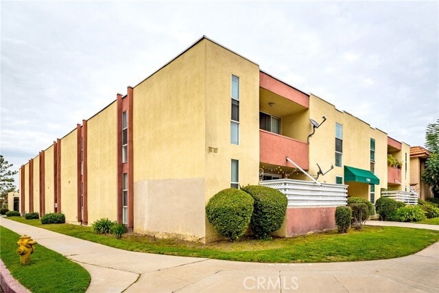 Building Photo - 17463 Vanowen St Unit 8 Rental