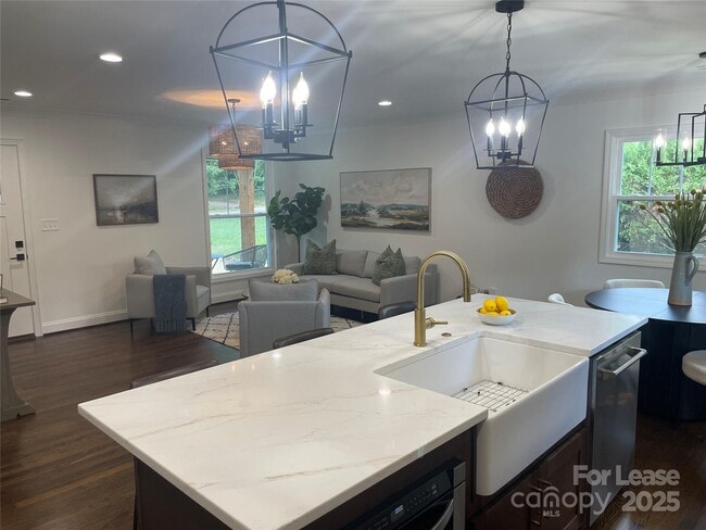 Photo - 5840 Charing Pl