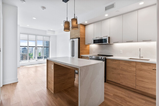 Building Photo - 200 Redpath Ave