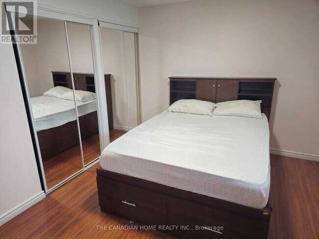 Photo - 3555 Derry Rd E Unit 212