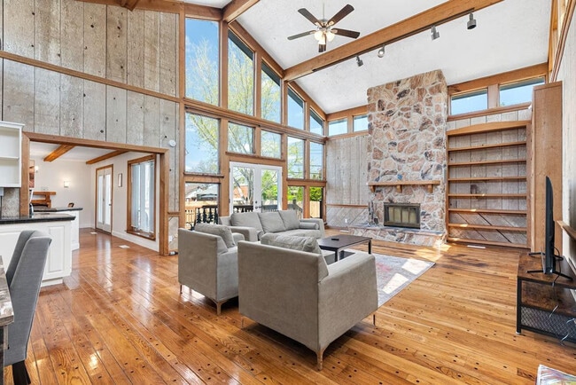 Building Photo - 5382 Kings Park Dr Unit SI ID1472891P