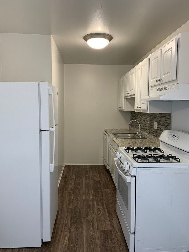 Oakland Mall Apartments
