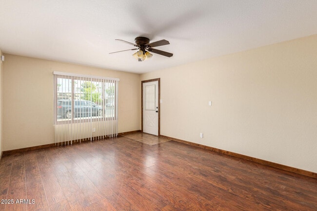 Photo - 319 E Riviera Dr