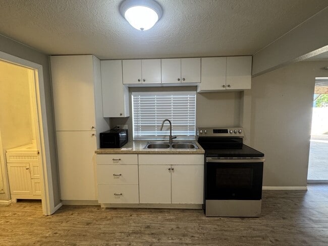 Building Photo - Amazing Brick Home Walk-Out Basement Apartment