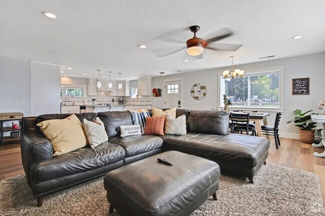 Building Photo - 17125 Northside Blvd Unit ID1250663P Rental