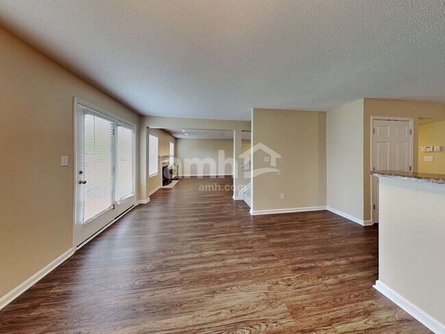 Photo - 897 Sunvista Dr