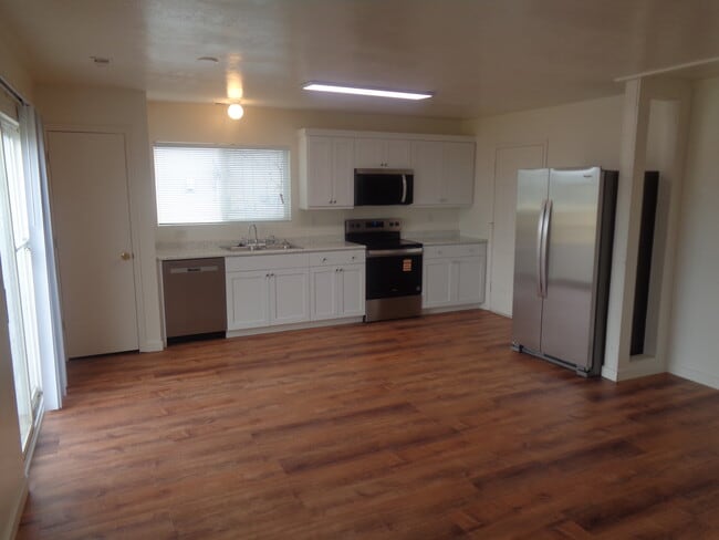 Photo - 777 Valley View Dr