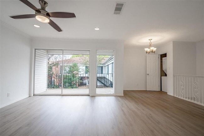 Building Photo - 3400 Timmons Ln Unit 32