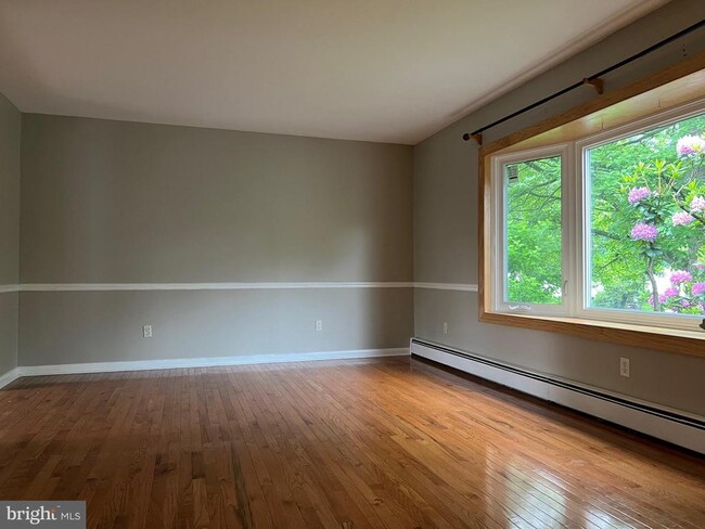 Building Photo - 7711 Farmdale Ave