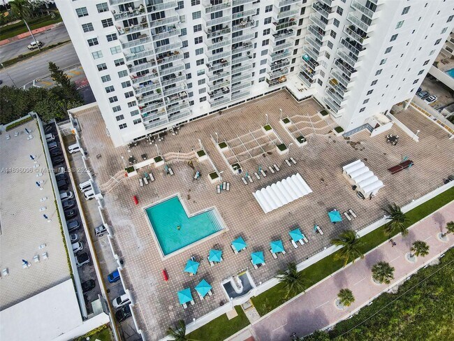 Photo - 5701 Collins Ave Unit 419