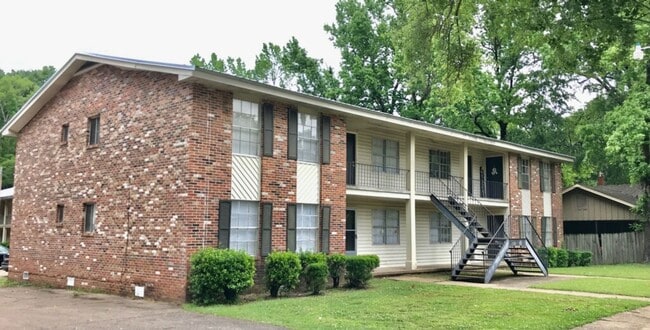 Photo - Chanticleer Apartments
