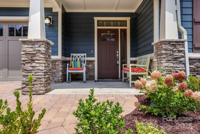 Photo - 21 Craftsman Overlook Rdg