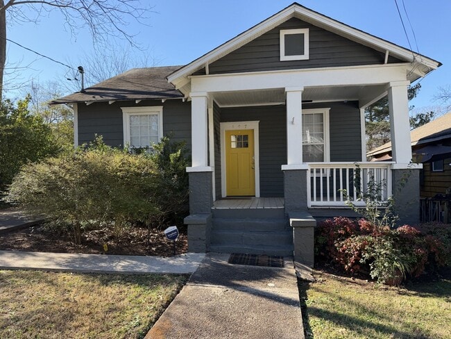 Building Photo - Fully Gated 3 Bed 2 Bath Plus Bonus Room