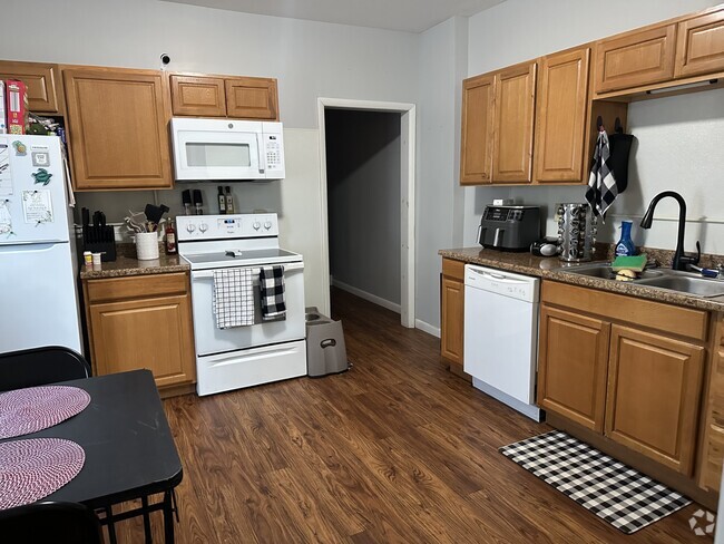 Building Photo - 15 LLC-65 Sailly Avenue Unit 202 Rental