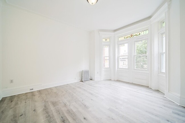 Building Photo - 5302 Hudson Ave Rental
