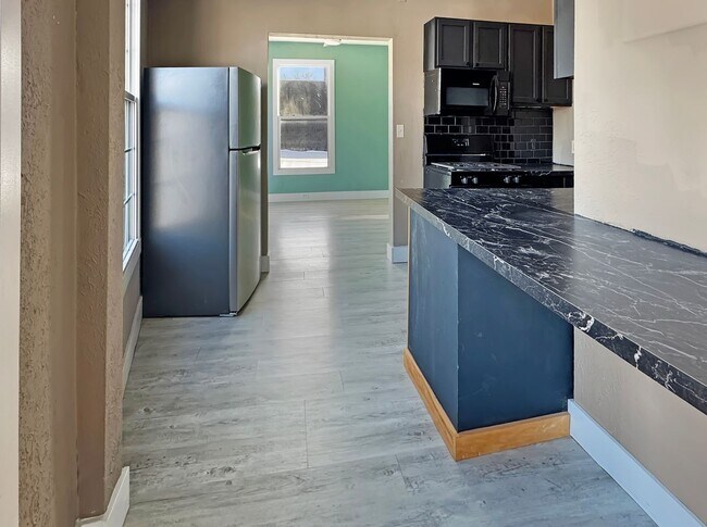 Photo - 812 Butterworth St SW Unit 2