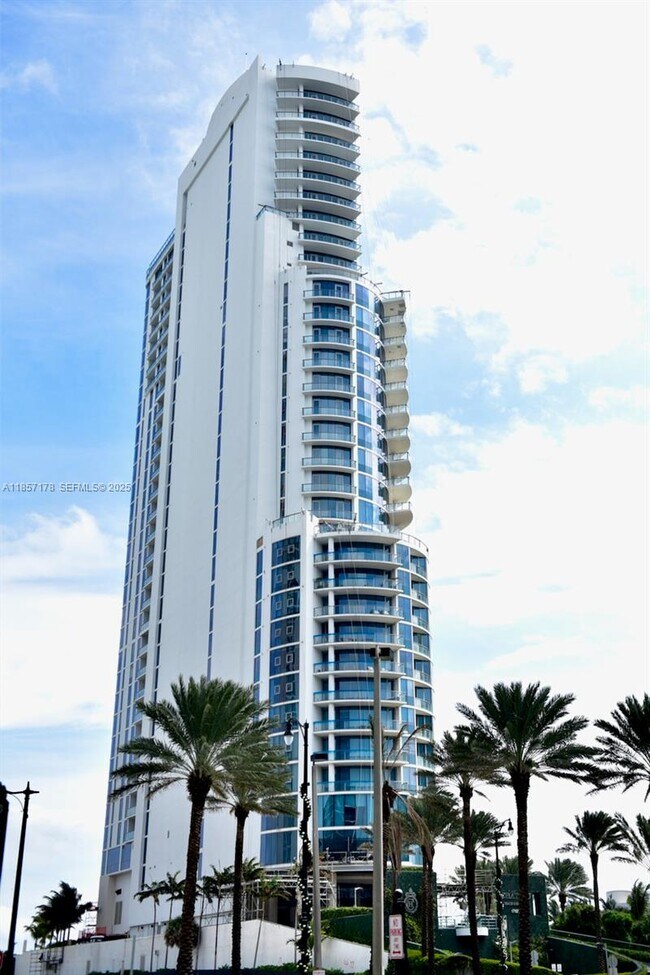 Building Photo - 17475 Collins Ave Unit 2802