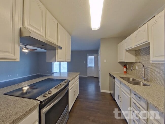 Photo - 6026 Lakecrest Dr