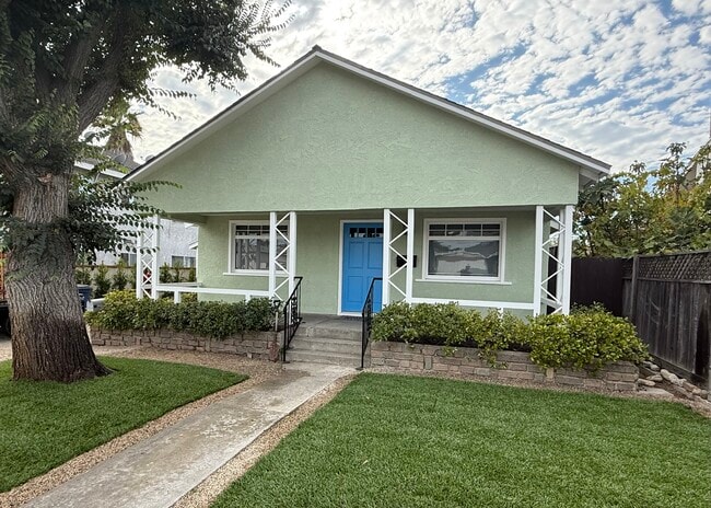 Building Photo - 13527 S Raymond Ave Rental