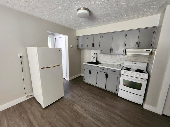 Building Photo - 33 Dobbin St Unit 4