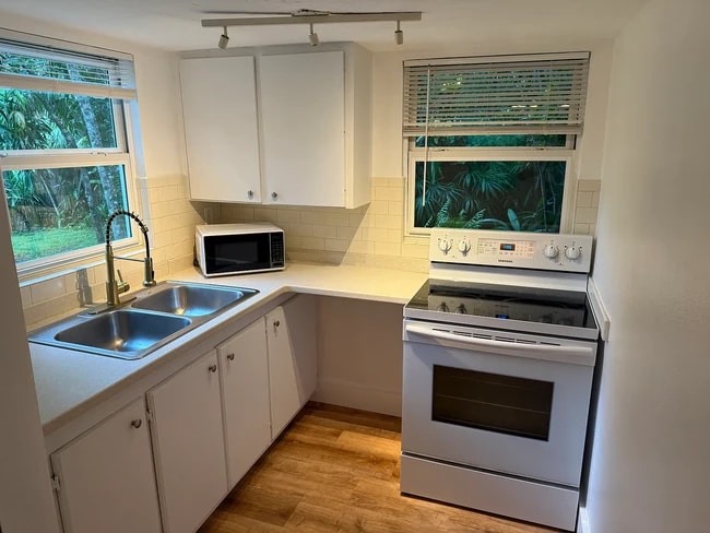 Kitchen - 2795 Riverside Dr Unit #2