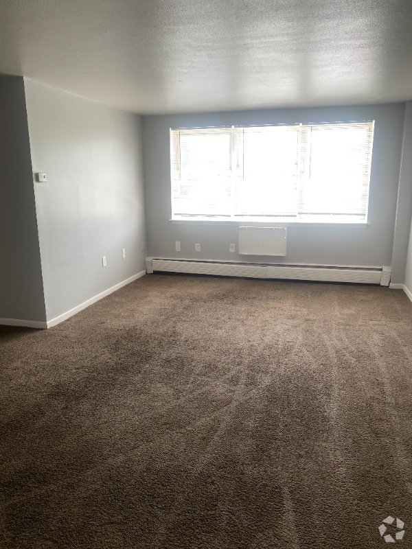 Building Photo - 30 Gillett St Rental