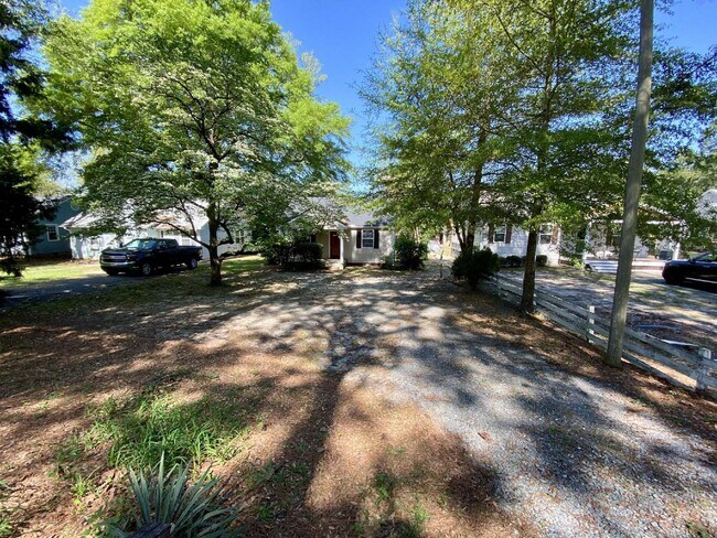 Photo - 513 W Chapin Rd