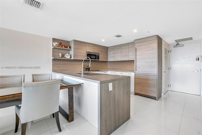 Photo - 400 Sunny Isles Blvd Unidad 1106