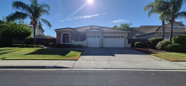 Building Photo - 1085 Crystal Springs Dr
