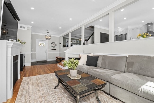 Photo - 322 Bunker Hill St Unit B